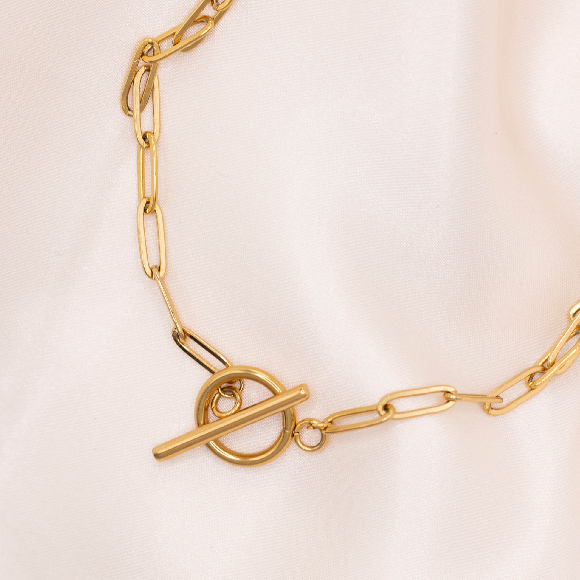 Toggle Clasp Paperclip Necklace with Gold-plated stianless steel chain.