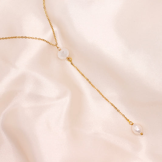 Pearl lariat necklace with white glass bead and gold-plated stainless steel chain. Hypoallergenic and water resistant.