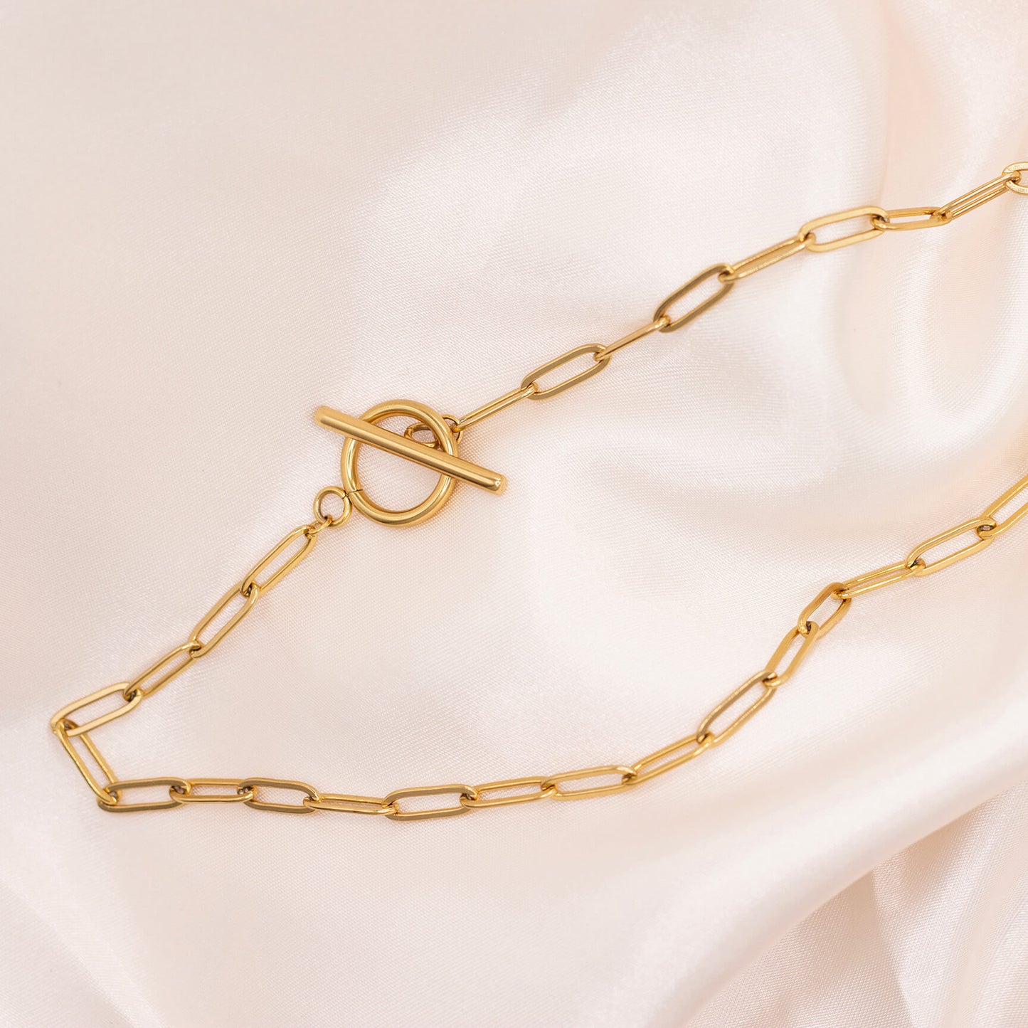 Toggle Clasp Paperclip Necklace with Gold-plated stianless steel chain.