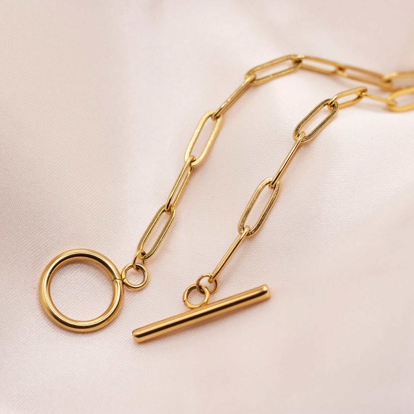 Toggle Clasp Paperclip Necklace with Gold-plated stianless steel chain.